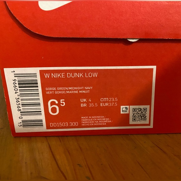 W NIKE Dunk Low - Picture 5 of 5